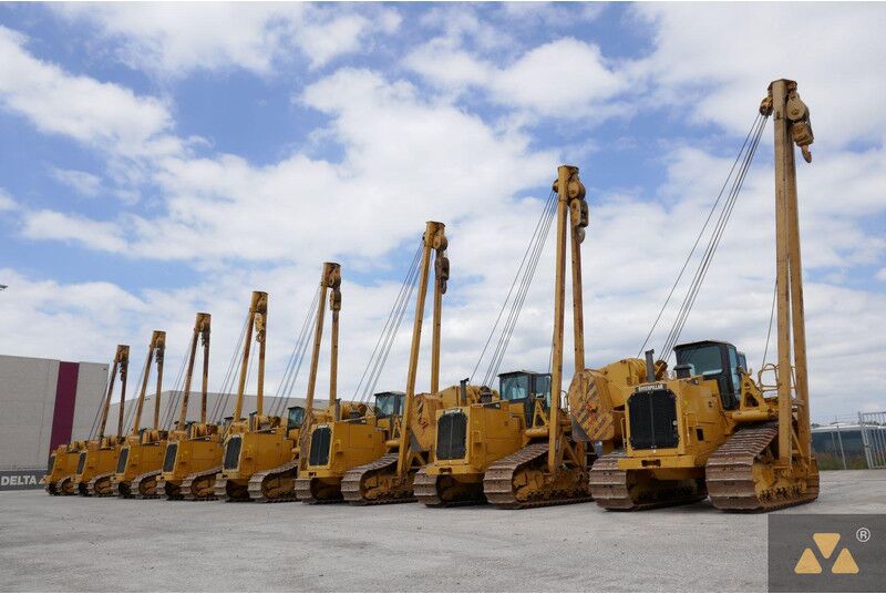 Caterpillar 587R - Pipe layer: picture 1 Caterpillar 587R - Pipe layer: picture 1