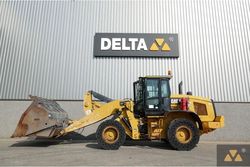 Wheel loader Caterpillar 938M: picture 1