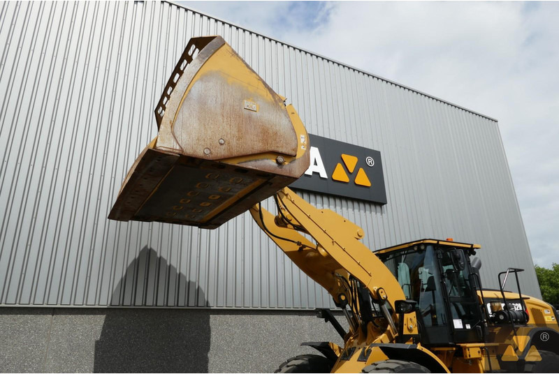 Wheel loader Caterpillar 962M: picture 11