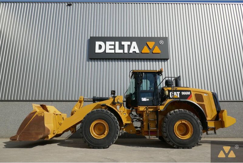 Wheel loader Caterpillar 966M: picture 1