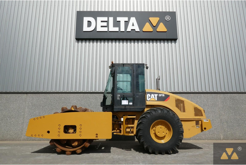 Caterpillar CP76 - Roller: picture 1 Caterpillar CP76 - Roller: picture 1