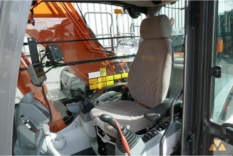 Crawler excavator Hitachi ZX300LC-6: picture 7