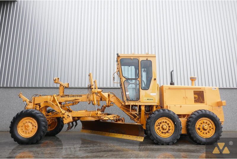 Mitsubishi MG300 - Grader: picture 1 Mitsubishi MG300 - Grader: picture 1