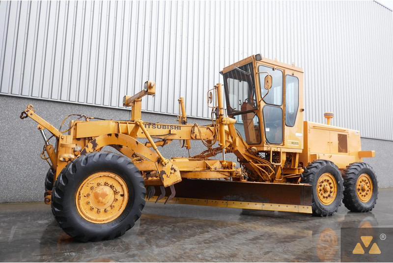 Mitsubishi MG300 - Grader: picture 4 Mitsubishi MG300 - Grader: picture 4