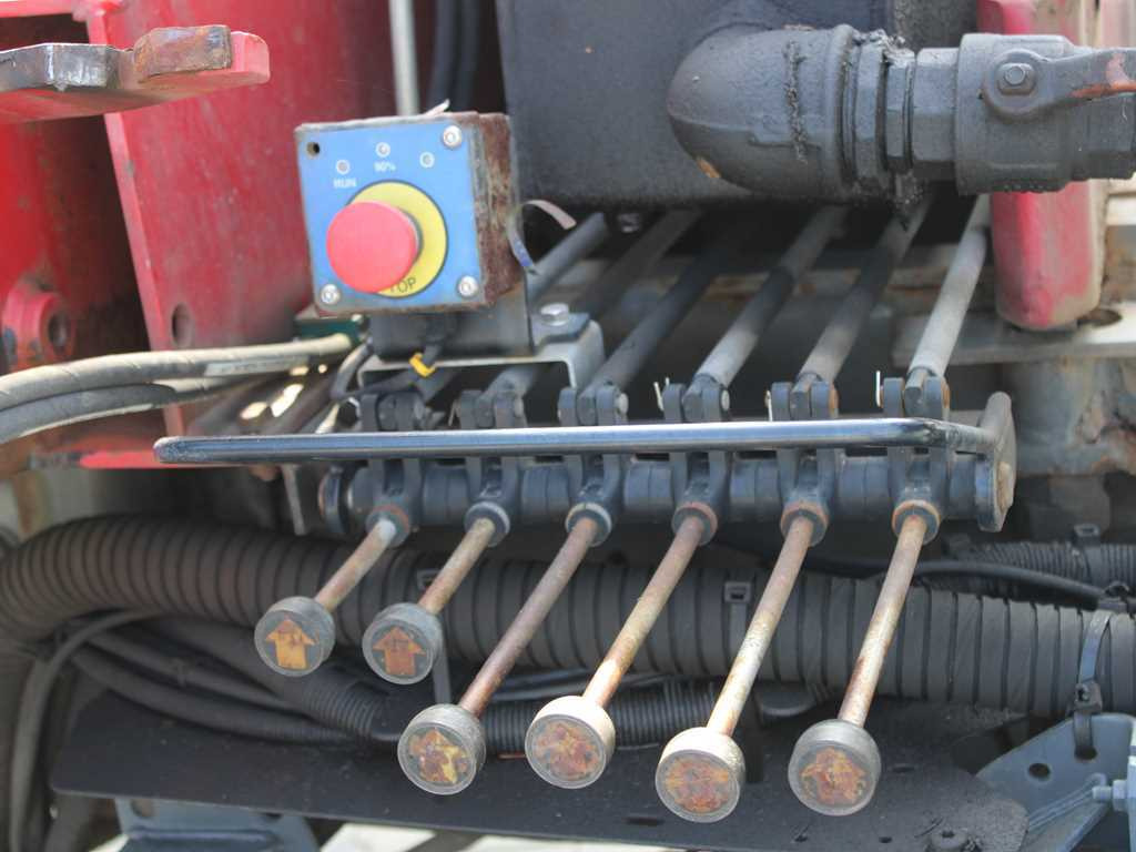 Dropside/ Flatbed truck, Crane truck DAF CF 240, HYDRAULIC ARM HMF 953 K2, PNEU 80%: picture 9 Dropside/ Flatbed truck, Crane truck DAF CF 240, HYDRAULIC ARM HMF 953 K2, PNEU 80%: picture 9