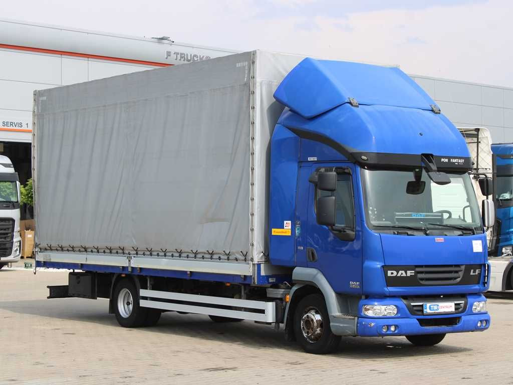 DAF LF 45.220, EURO 5 EEV, SLEEPING CABIN,SIDE-WALLS - Curtainsider truck: picture 2 DAF LF 45.220, EURO 5 EEV, SLEEPING CABIN,SIDE-WALLS - Curtainsider truck: picture 2