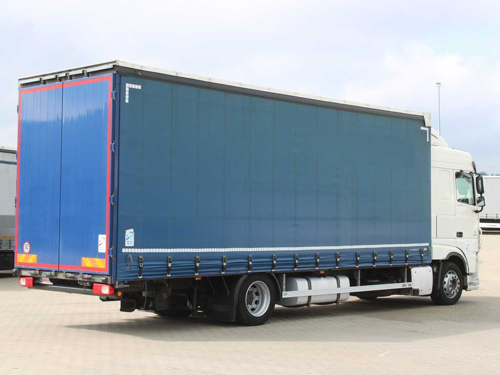 DAF XF 450, EURO 6, INDEPENDENT AIR CONDITIONING, AIR SUSPENSION - Curtainsider truck: picture 4 DAF XF 450, EURO 6, INDEPENDENT AIR CONDITIONING, AIR SUSPENSION - Curtainsider truck: picture 4