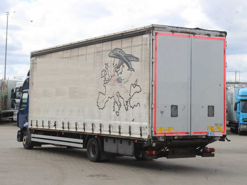 Renault MIDLUM 220.12, EURO 5, SLEEPING BODY, HYDRAULIC FRONT - Curtainsider truck: picture 5 Renault MIDLUM 220.12, EURO 5, SLEEPING BODY, HYDRAULIC FRONT - Curtainsider truck: picture 5