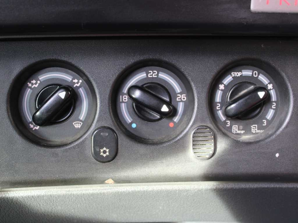 Tractor unit Renault MAGNUM 520, EURO 5EEV, HYDRAULIC, RETARDER: picture 17