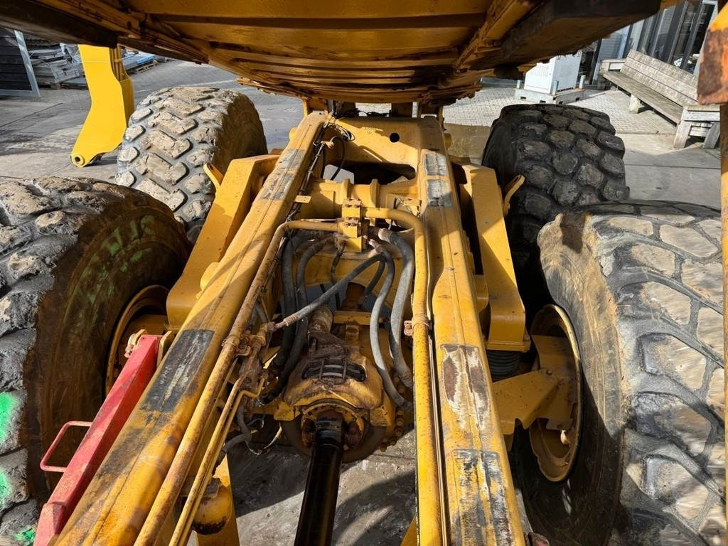 Articulated dumper CAT 740: picture 10