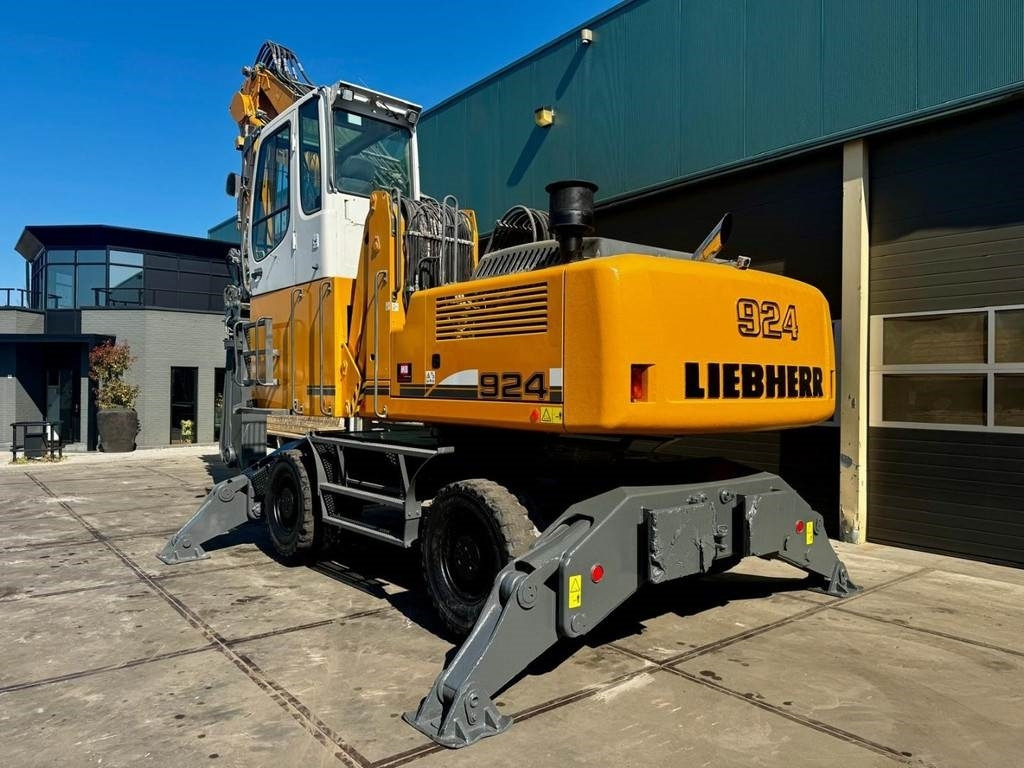 Waste/ Industry handler Liebherr A 924 C: picture 8