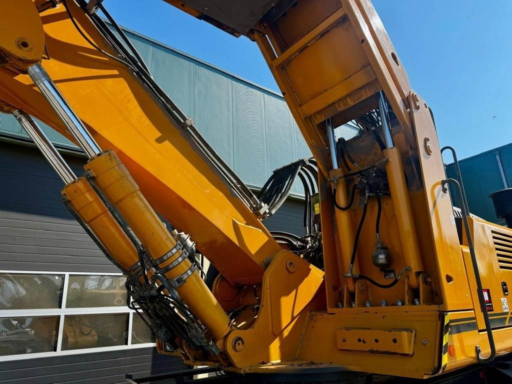 Waste/ Industry handler Liebherr A 924 C: picture 11