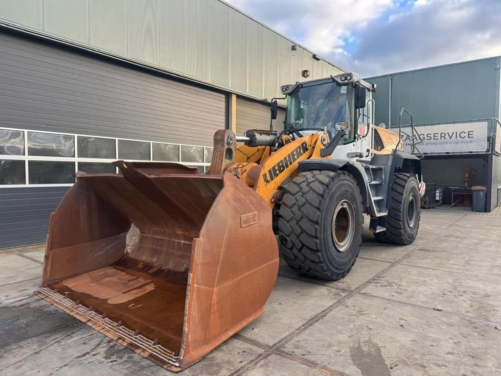 Liebherr L576 - Wheel loader: picture 2 Liebherr L576 - Wheel loader: picture 2