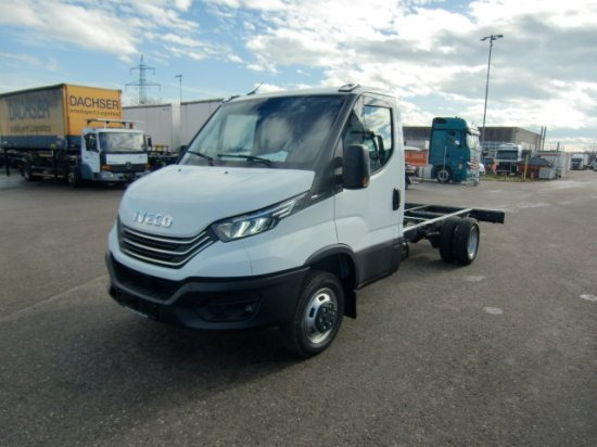 Iveco Daily 40 - 180 Fahrgestell, E6 Automatik mehrere Einheiten verfügbar - Cab chassis truck: picture 1 Iveco Daily 40 - 180 Fahrgestell, E6 Automatik mehrere Einheiten verfügbar - Cab chassis truck: picture 1
