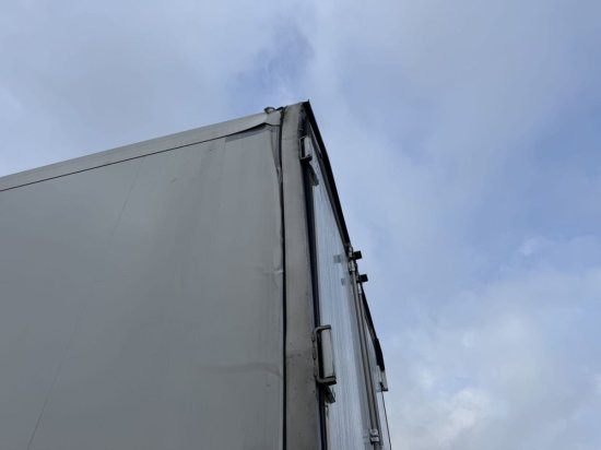 Krone Cool Liner, Thermo King SLX 300 , kleiner Schaden links hinten - Isothermal semi-trailer: picture 4 Krone Cool Liner, Thermo King SLX 300 , kleiner Schaden links hinten - Isothermal semi-trailer: picture 4