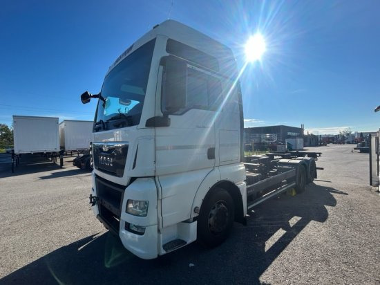 MAN TGX 26.440 BDF, XXL, Retarder, Automatik, E6, Liftachse, Motorschaden, Kurbelwellenschaden - Container transporter/ Swap body truck: picture 3 MAN TGX 26.440 BDF, XXL, Retarder, Automatik, E6, Liftachse, Motorschaden, Kurbelwellenschaden - Container transporter/ Swap body truck: picture 3