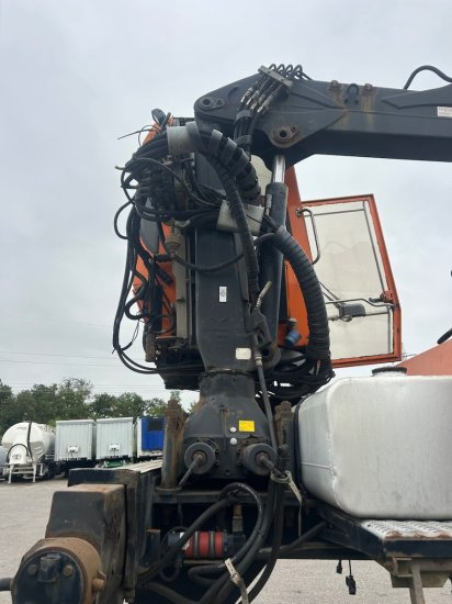 Container transporter/ Swap body trailer Plateau-Wechselpritsche mit Loglift 140S inkl. Rotator und Greifer: picture 7