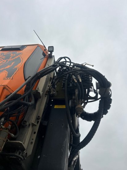 Container transporter/ Swap body trailer Plateau-Wechselpritsche mit Loglift 140S inkl. Rotator und Greifer: picture 14