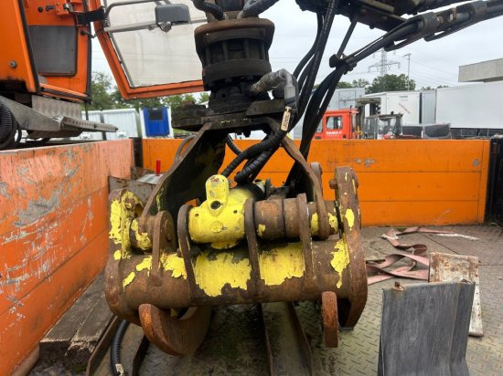 Container transporter/ Swap body trailer Plateau-Wechselpritsche mit Loglift 140S inkl. Rotator und Greifer: picture 11