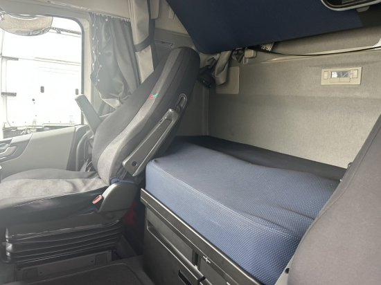 Tractor unit Volvo FH 500 XL, Alufelgen, Standklima, Voll-Luft: picture 15 Tractor unit Volvo FH 500 XL, Alufelgen, Standklima, Voll-Luft: picture 15