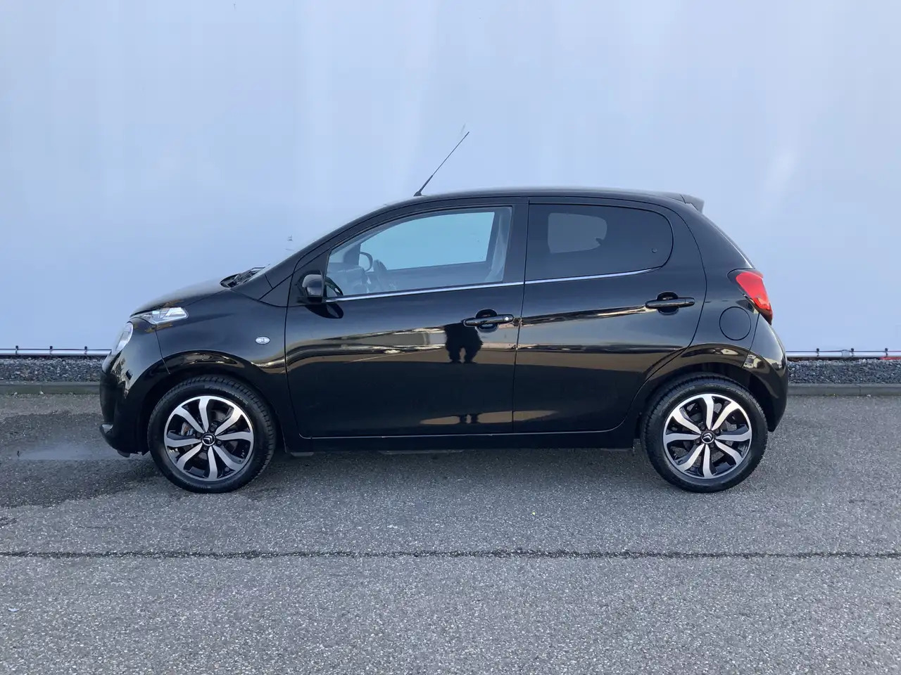 Citroen C1 1.0 VTi Shine - Hatchback: picture 2 Citroen C1 1.0 VTi Shine - Hatchback: picture 2
