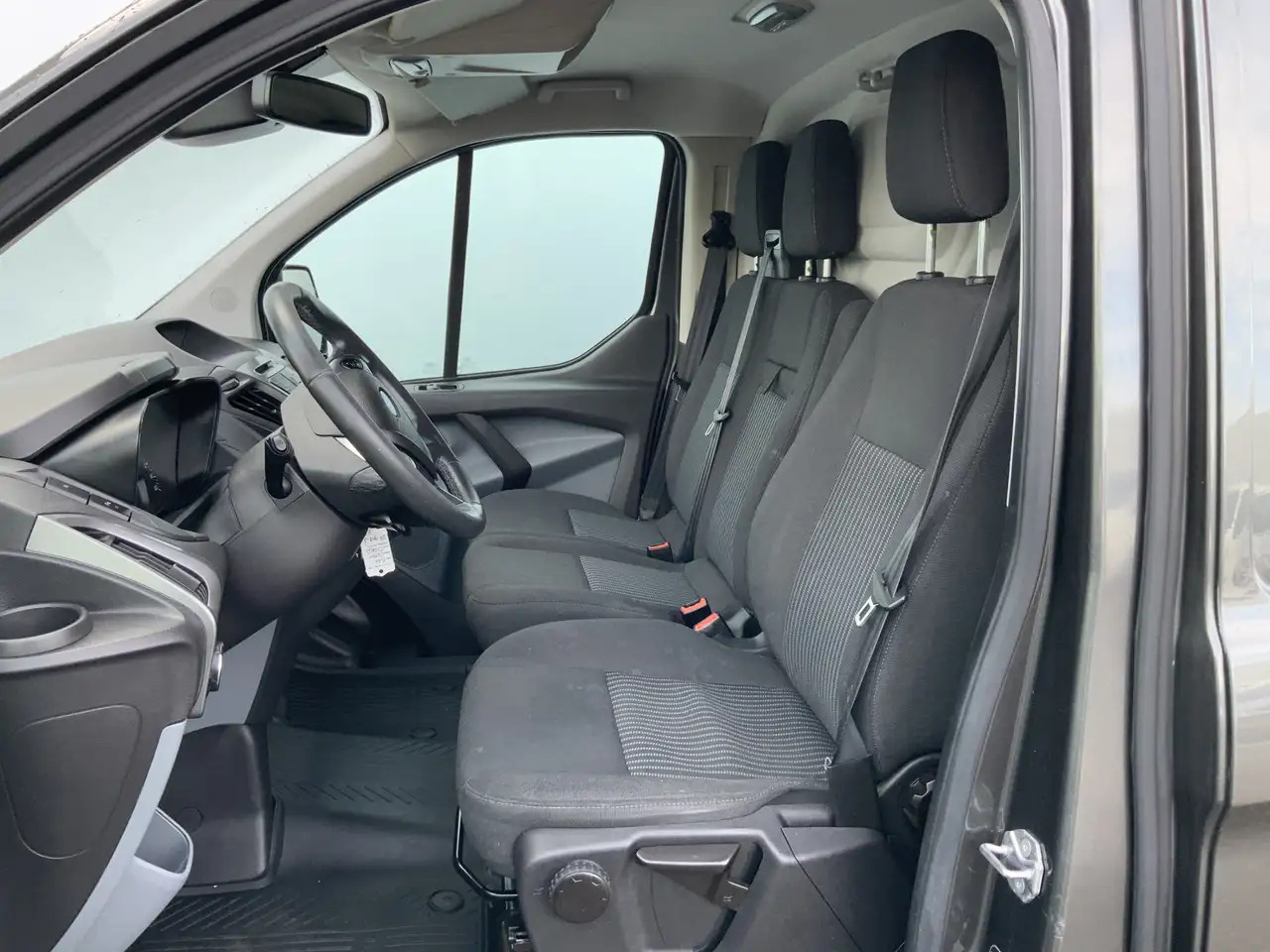 Ford Transit Custom 270 2.2 TDCI L1H1 Trend Airco Camera Cruise Dakdra - Panel van: picture 4 Ford Transit Custom 270 2.2 TDCI L1H1 Trend Airco Camera Cruise Dakdra - Panel van: picture 4