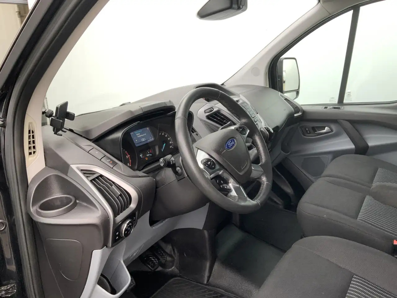 Ford Transit Custom 270 2.2 TDCI L1H1 Trend Airco Cruise 3 Zits Camera - Panel van: picture 5 Ford Transit Custom 270 2.2 TDCI L1H1 Trend Airco Cruise 3 Zits Camera - Panel van: picture 5