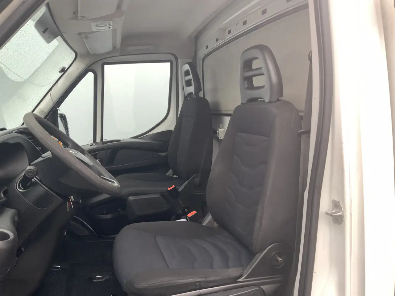 Iveco Daily 35S12 2.3 345 VriesAuto 10 deuren _40 gr onder 0, - Box van: picture 3 Iveco Daily 35S12 2.3 345 VriesAuto 10 deuren _40 gr onder 0, - Box van: picture 3