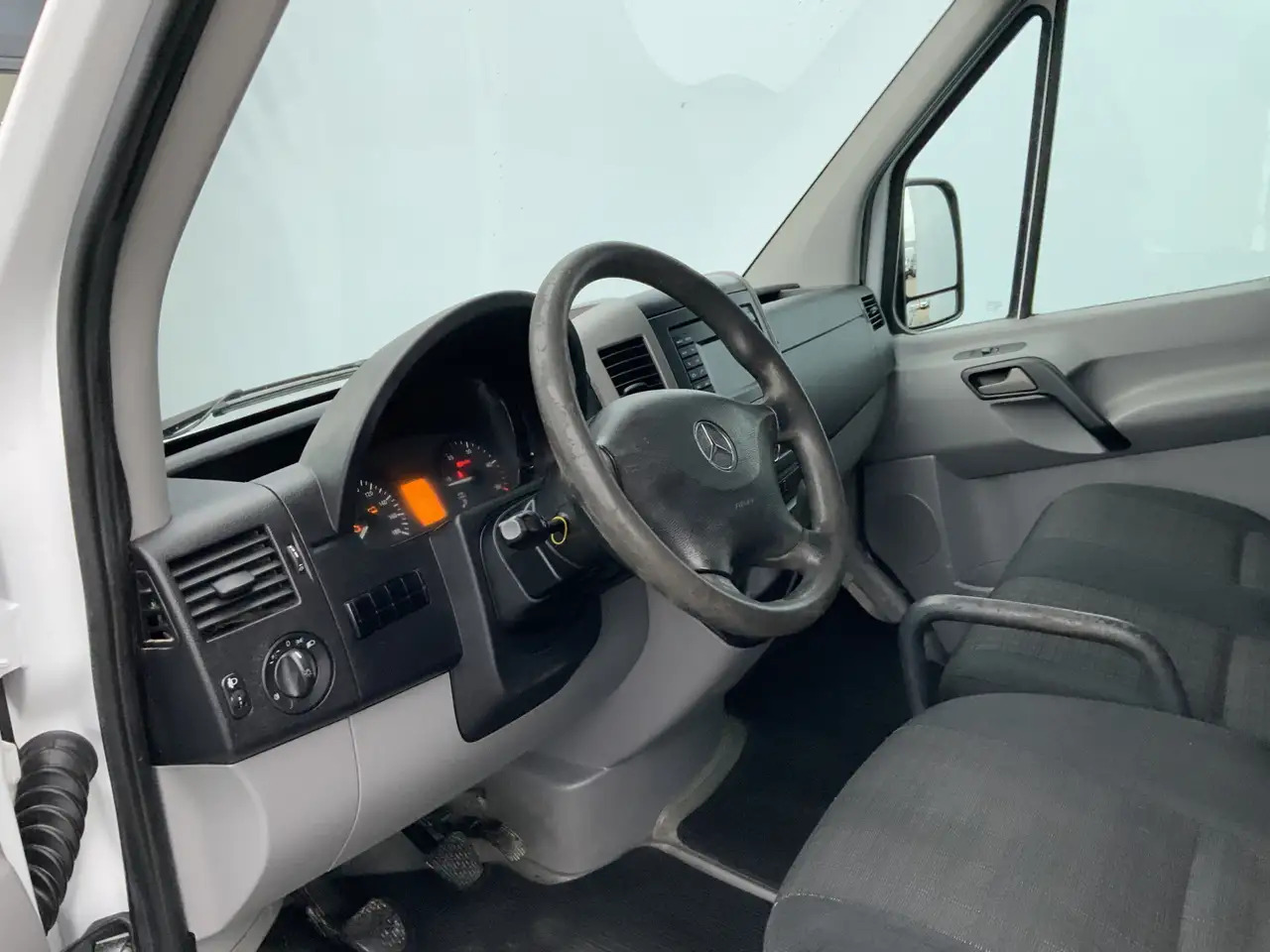 Mercedes-Benz Sprinter 313 2.2 CDI 366 Airco Camera 3Zits Trekhaak 2800 k - Panel van: picture 5 Mercedes-Benz Sprinter 313 2.2 CDI 366 Airco Camera 3Zits Trekhaak 2800 k - Panel van: picture 5