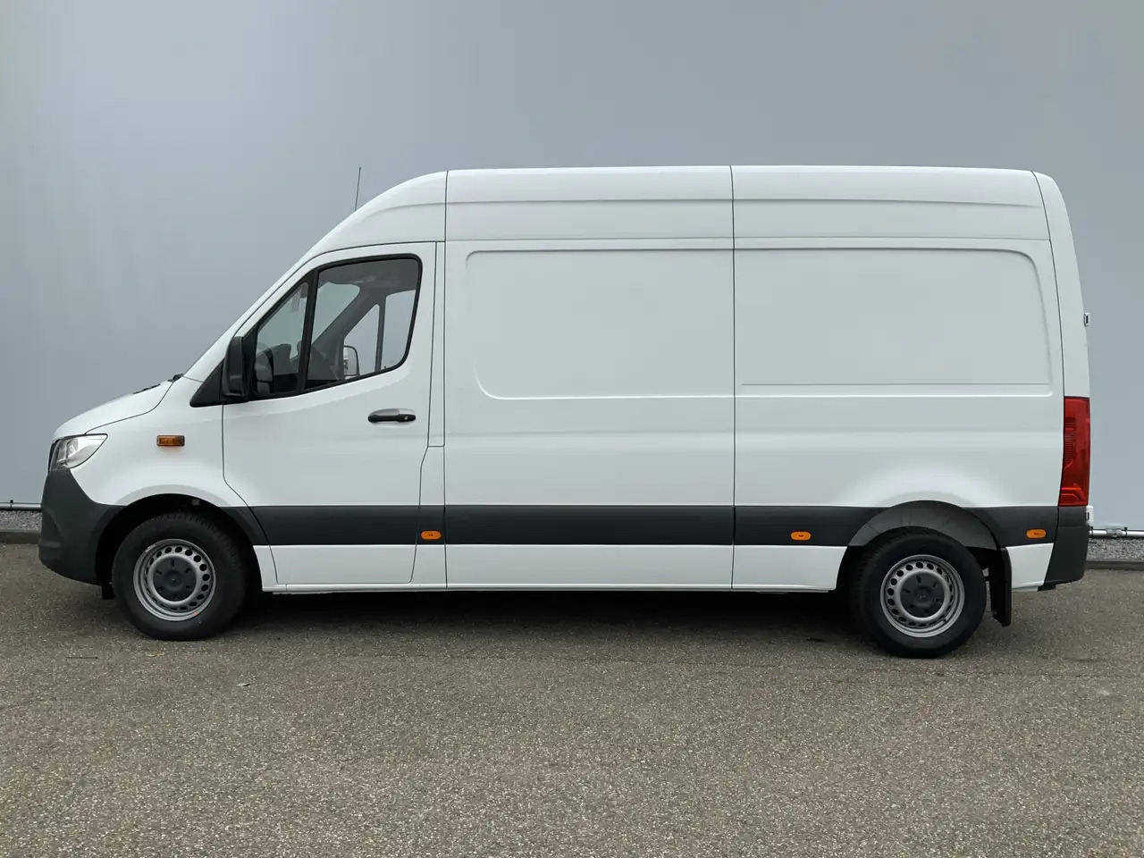 Mercedes-Benz Sprinter 314 2.2 CDI L2H2 Airco Camera Navi 3 Zits MBUX Sch - Panel van: picture 3 Mercedes-Benz Sprinter 314 2.2 CDI L2H2 Airco Camera Navi 3 Zits MBUX Sch - Panel van: picture 3