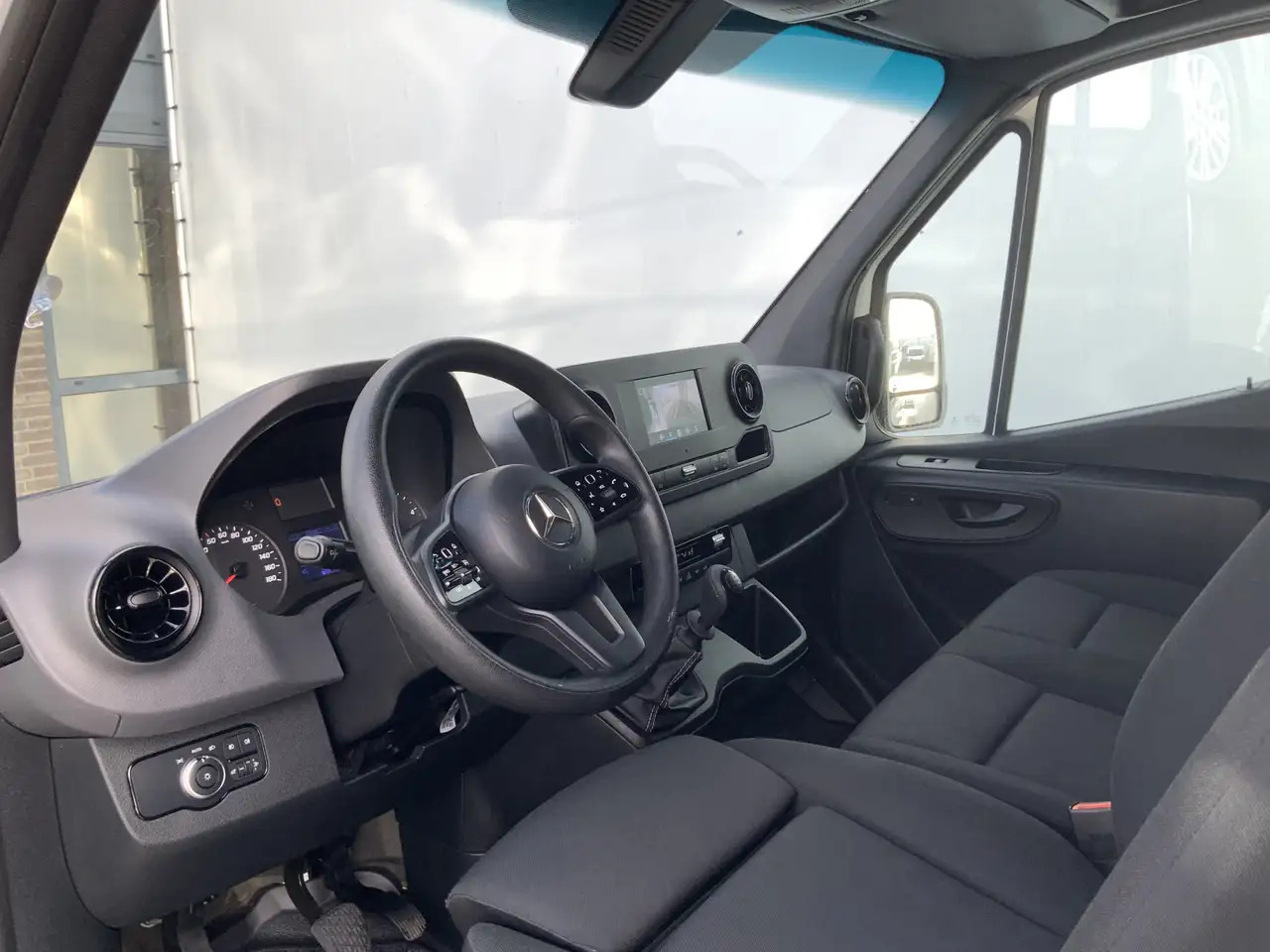 Mercedes-Benz Sprinter 317 1.9 CDI L2H2 RWD Cruise Airco 3 Zits Camera 36 - Panel van: picture 5 Mercedes-Benz Sprinter 317 1.9 CDI L2H2 RWD Cruise Airco 3 Zits Camera 36 - Panel van: picture 5