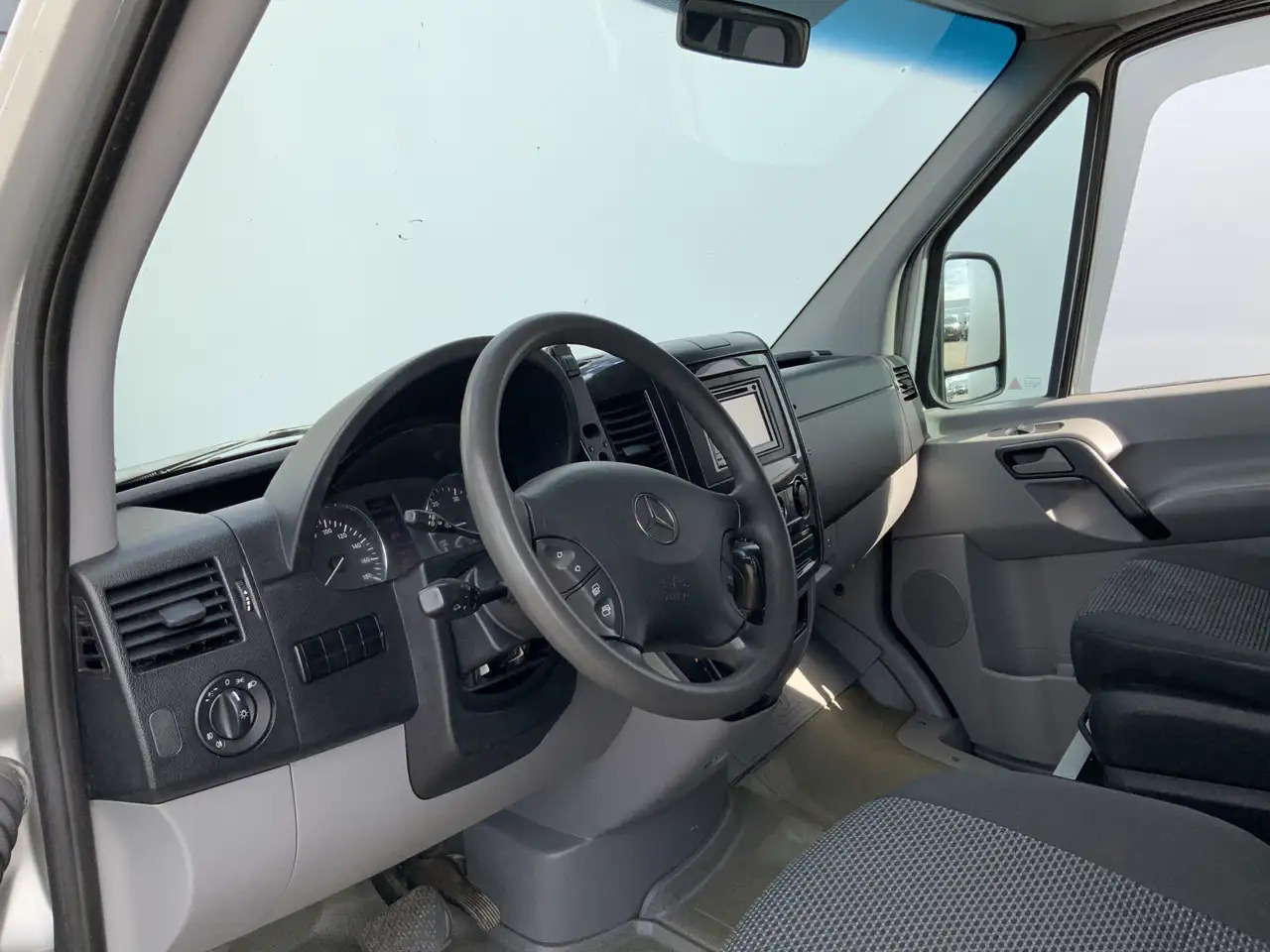 Mercedes-Benz Sprinter 318 3.0 CDI 366 L2 H2 Automaat Airco Cruise Camera - Panel van: picture 5 Mercedes-Benz Sprinter 318 3.0 CDI 366 L2 H2 Automaat Airco Cruise Camera - Panel van: picture 5