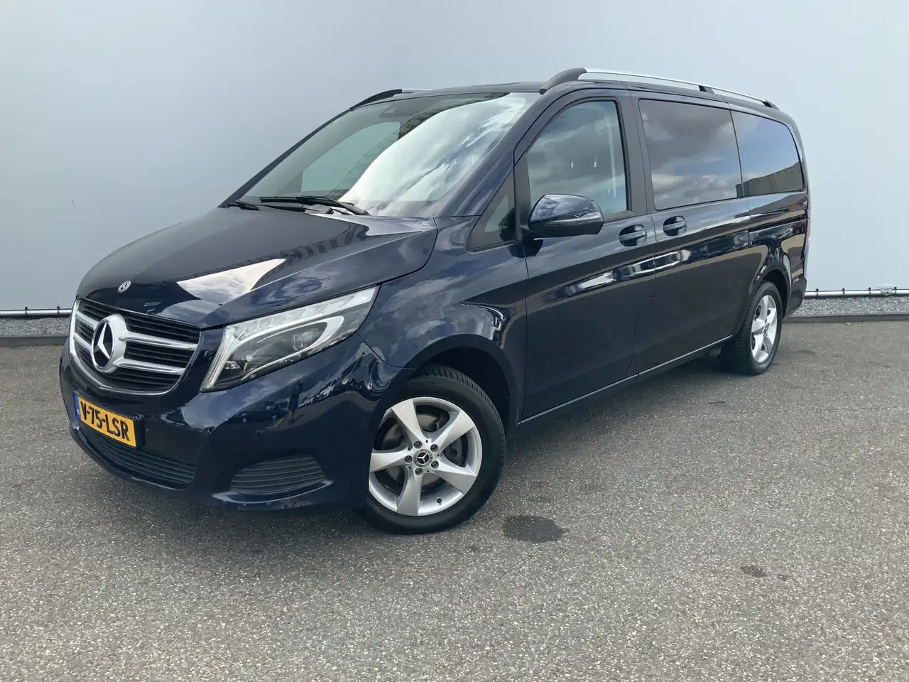 Mercedes-Benz V 220 220d Lang Automaat Avantgarde Edition Dub Cab Leer - Combi van: picture 1 Mercedes-Benz V 220 220d Lang Automaat Avantgarde Edition Dub Cab Leer - Combi van: picture 1