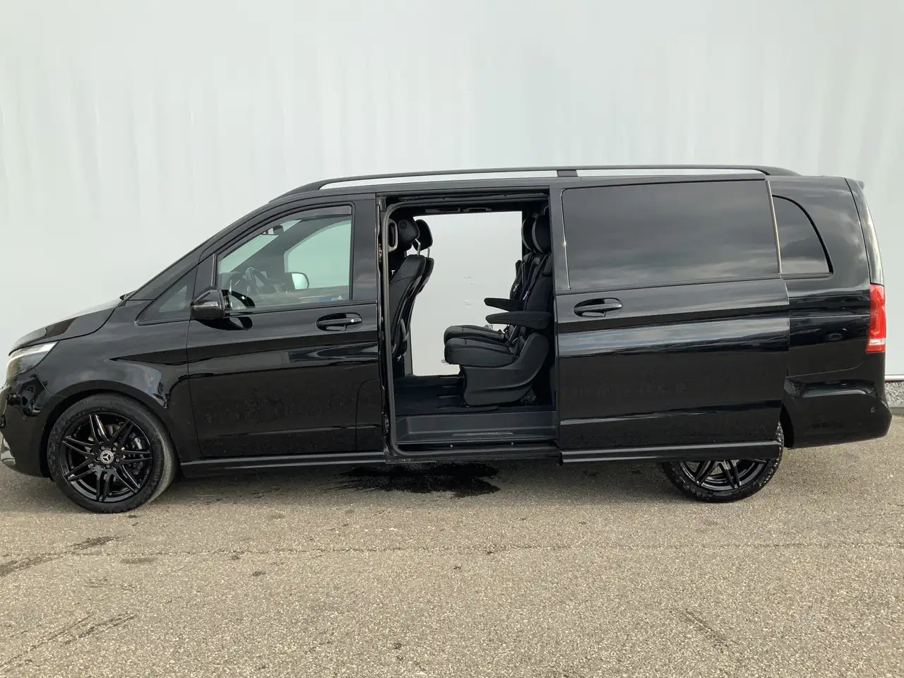 Combi van Mercedes-Benz V 300 300d Extra Lang Dub Cab Autom. Avantgarde Edition: picture 6 Combi van Mercedes-Benz V 300 300d Extra Lang Dub Cab Autom. Avantgarde Edition: picture 6