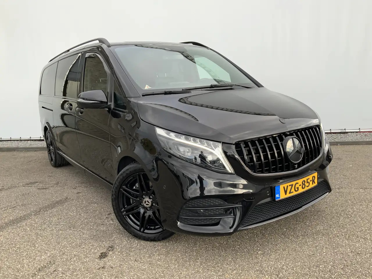 Combi van Mercedes-Benz V 300 300d Extra Lang Dub Cab Autom. Avantgarde Edition: picture 26 Combi van Mercedes-Benz V 300 300d Extra Lang Dub Cab Autom. Avantgarde Edition: picture 26