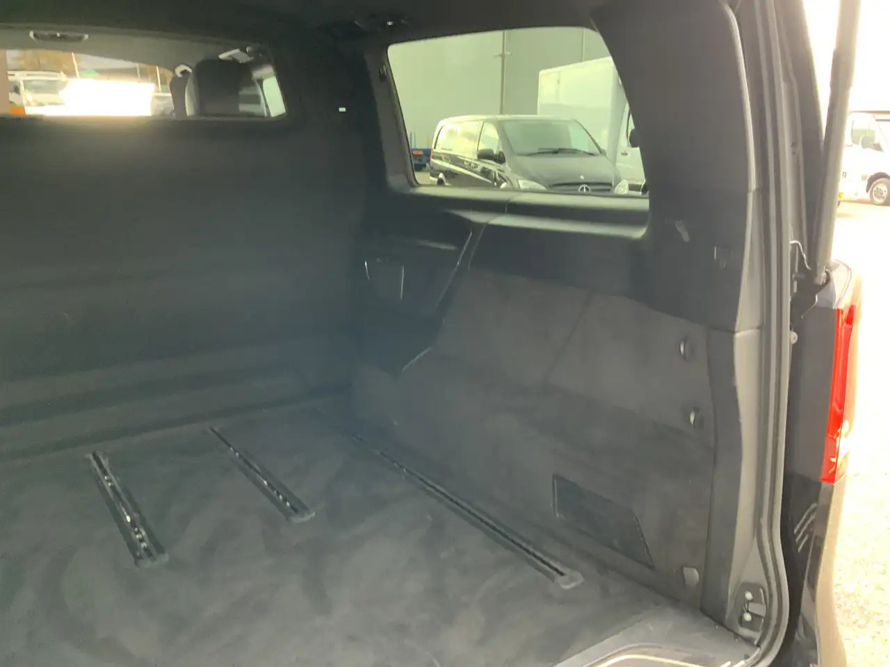 Combi van Mercedes-Benz V 300 300d Extra Lang Dub Cab Autom. Avantgarde Edition: picture 31 Combi van Mercedes-Benz V 300 300d Extra Lang Dub Cab Autom. Avantgarde Edition: picture 31