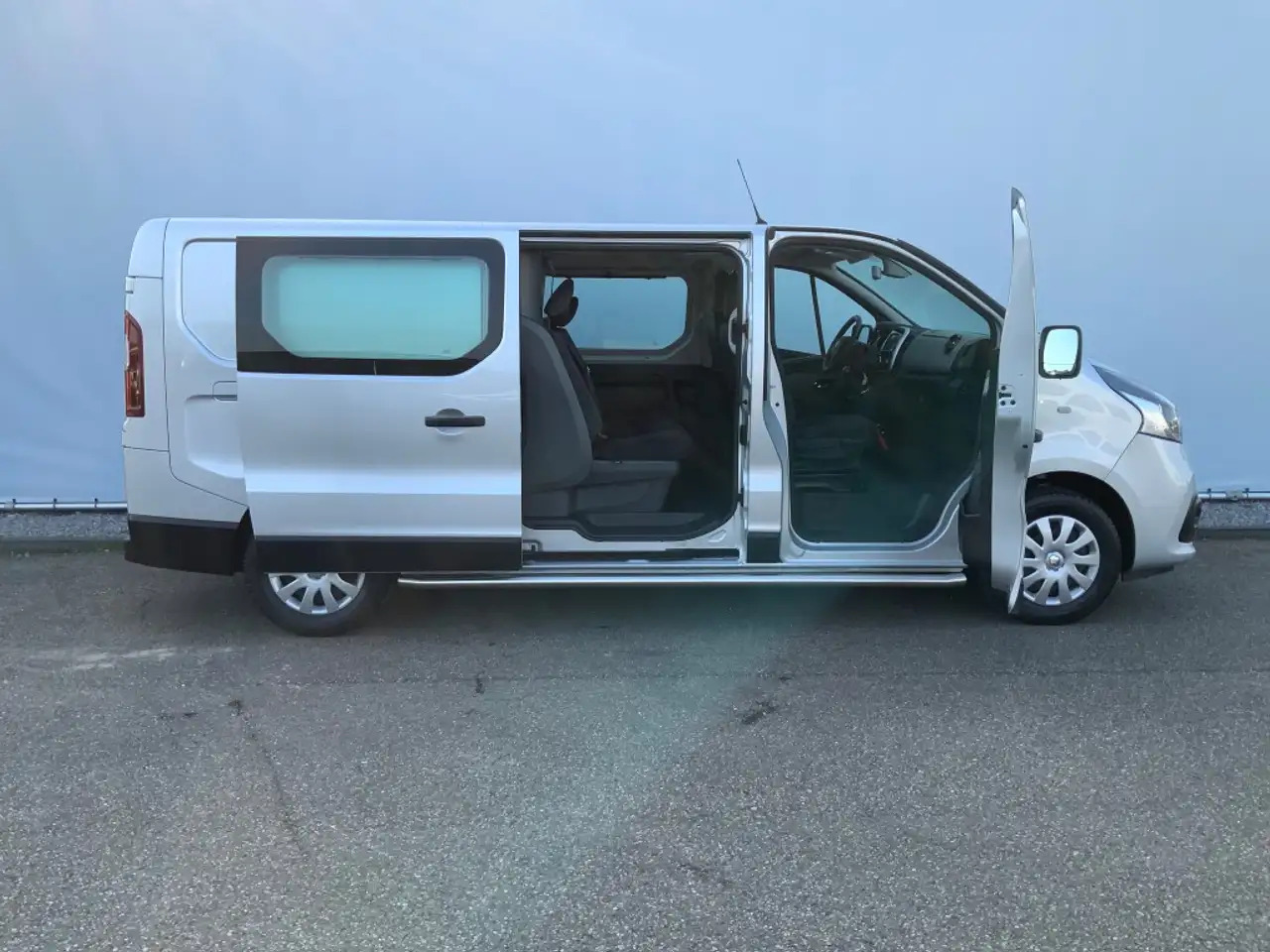 Renault Trafic 1.6 dCi T29 L2H1 Dub Cab Airco Camera Navi Trekhaa - Combi van: picture 5 Renault Trafic 1.6 dCi T29 L2H1 Dub Cab Airco Camera Navi Trekhaa - Combi van: picture 5