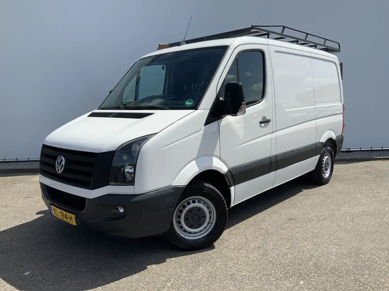 Volkswagen Crafter 35 2.0 TDI L1H1 Airco Cruise 3 Zits Trekhaak 2000 - Panel van: picture 1 Volkswagen Crafter 35 2.0 TDI L1H1 Airco Cruise 3 Zits Trekhaak 2000 - Panel van: picture 1