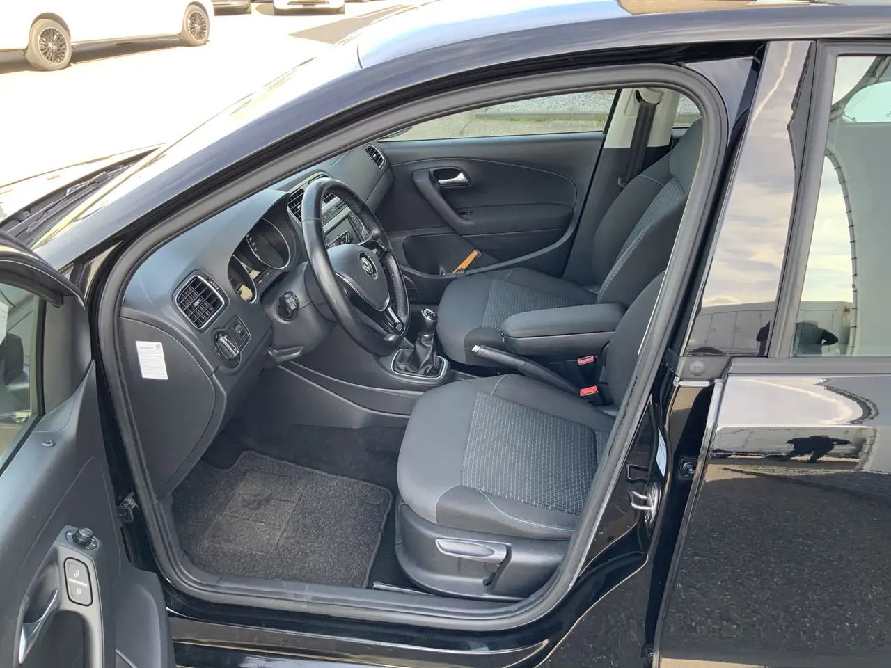 Volkswagen Polo 1.0 BlueMotion Edition - Hatchback: picture 3 Volkswagen Polo 1.0 BlueMotion Edition - Hatchback: picture 3