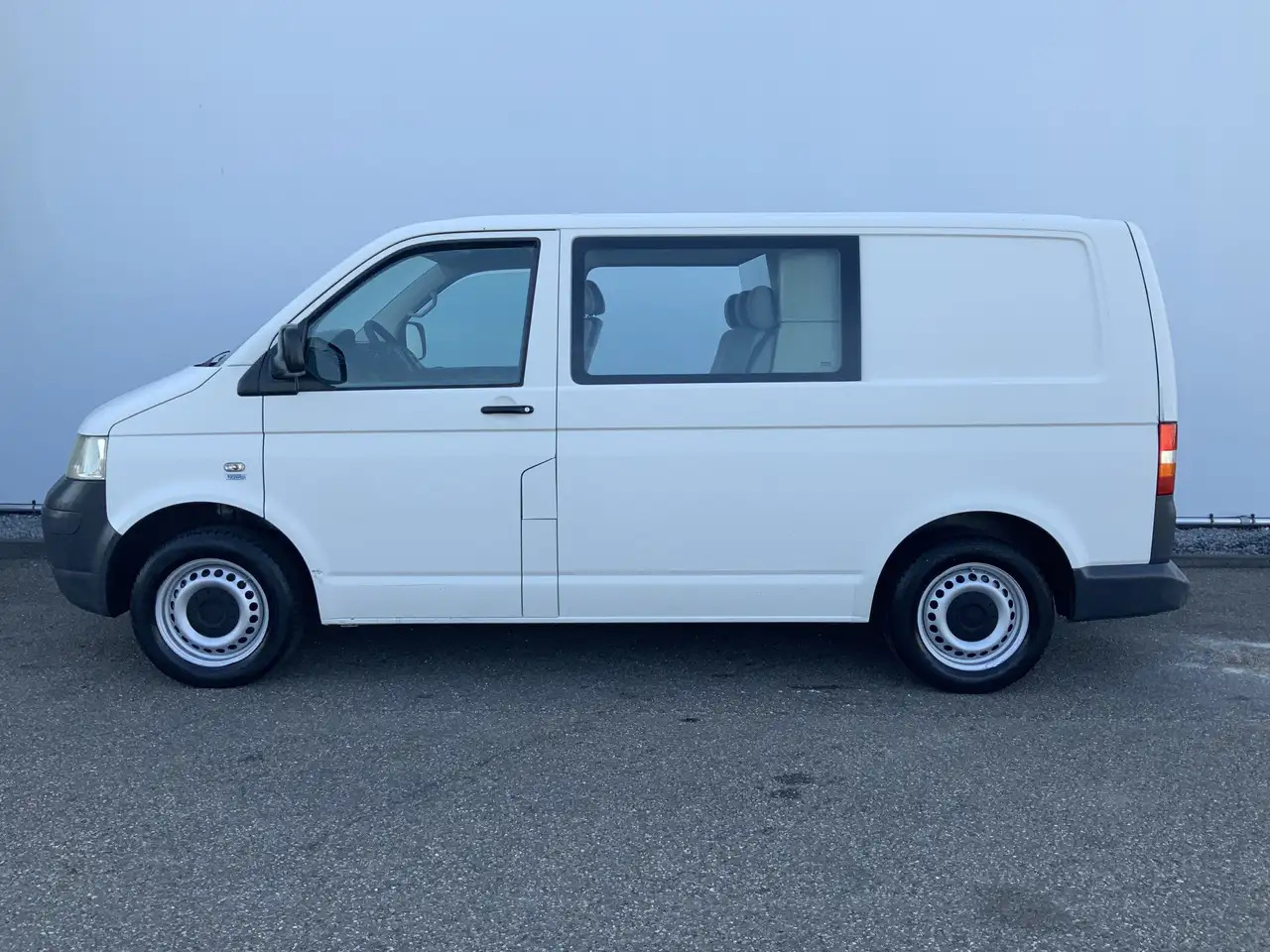 Volkswagen T5 Transporter 2.5 TDI 300 Budgetline Automaat DubCab Airco Trekh - Combi van: picture 3 Volkswagen T5 Transporter 2.5 TDI 300 Budgetline Automaat DubCab Airco Trekh - Combi van: picture 3