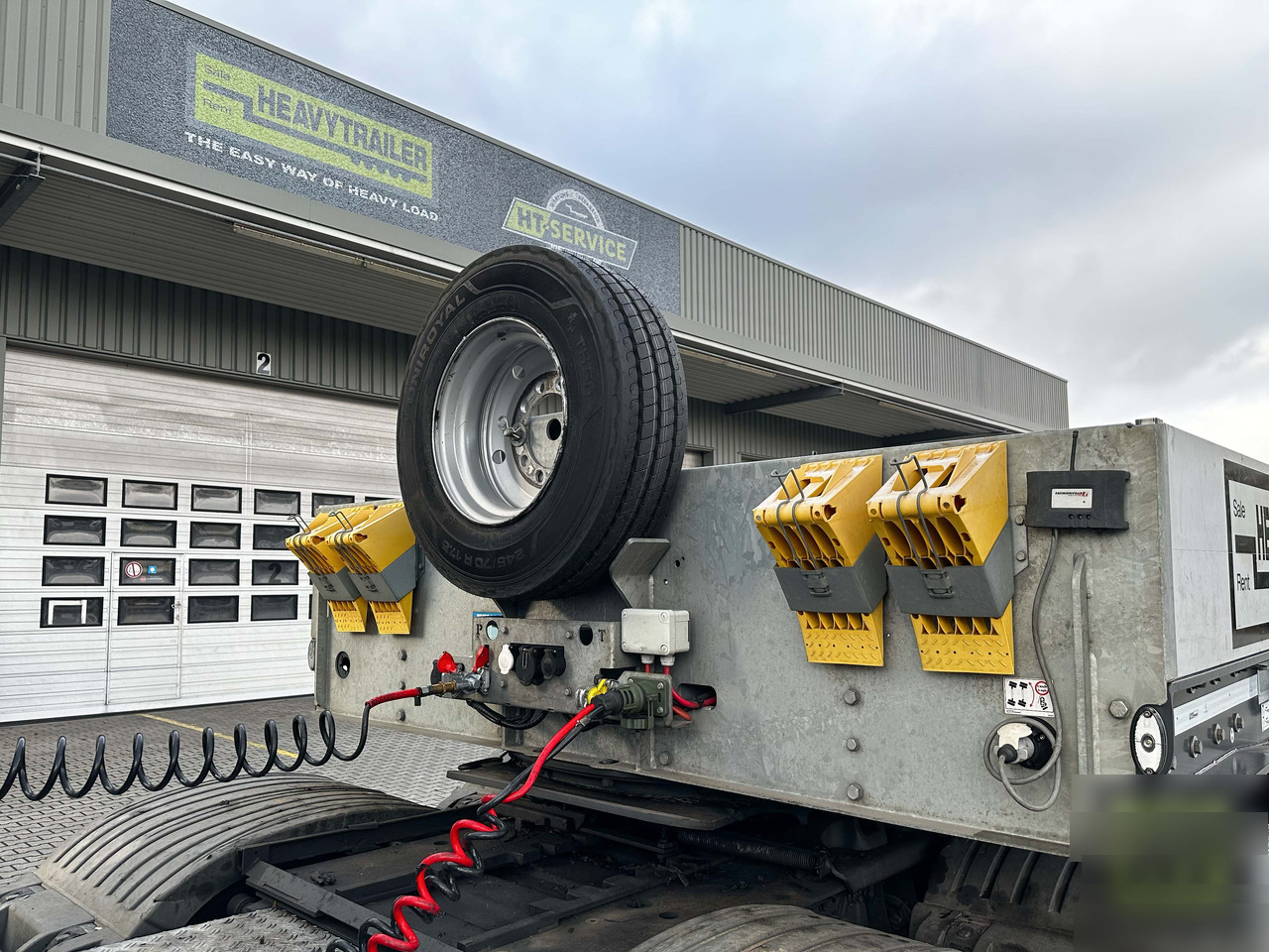 Faymonville MAX Trailer 3-Achs-Tiefbett mit Pendelachsen - Low loader semi-trailer: picture 2 Faymonville MAX Trailer 3-Achs-Tiefbett mit Pendelachsen - Low loader semi-trailer: picture 2