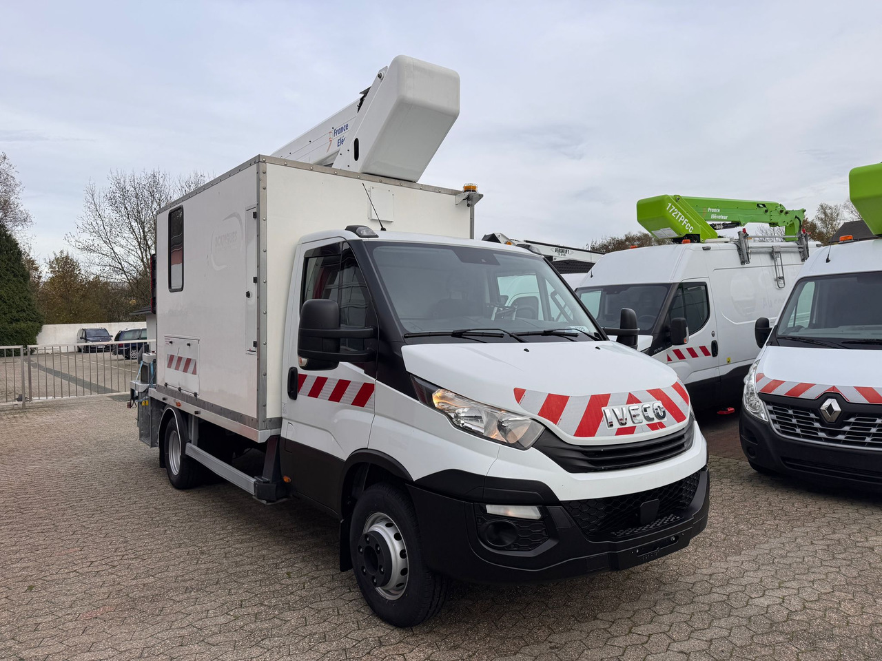 IVECO Daily 70C18 Hubarbeitsbühne Steiger France Elevateur 172 CPL EURO 6C - Truck mounted aerial platform: picture 2 IVECO Daily 70C18 Hubarbeitsbühne Steiger France Elevateur 172 CPL EURO 6C - Truck mounted aerial platform: picture 2