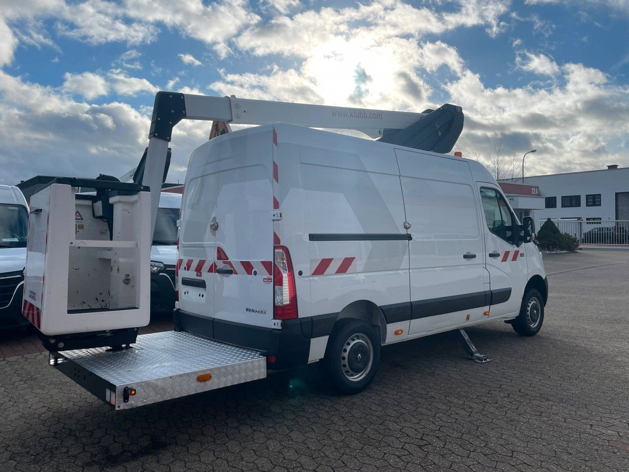 Renault Master Hubarbeitsbühne 2 Personen Korb bis 200kg - Truck mounted aerial platform: picture 4 Renault Master Hubarbeitsbühne 2 Personen Korb bis 200kg - Truck mounted aerial platform: picture 4