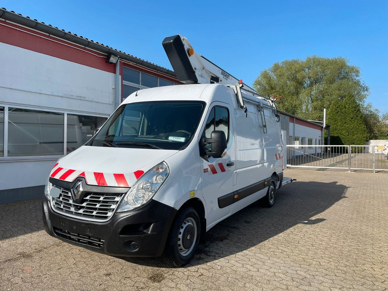 Renault Master Hubarbeitsbühne Time Versalift ETL-32-125 - Truck mounted aerial platform: picture 1 Renault Master Hubarbeitsbühne Time Versalift ETL-32-125 - Truck mounted aerial platform: picture 1