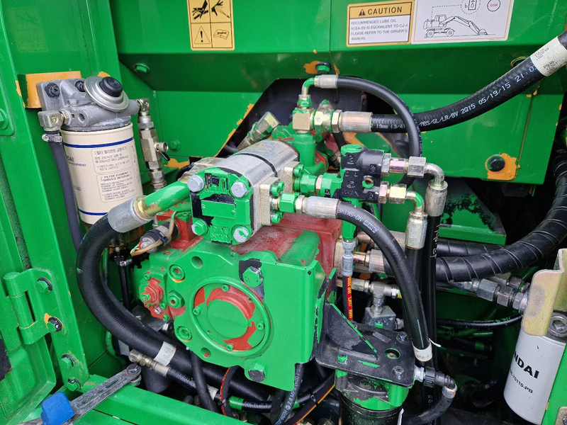 Hyundai Robex 160W-9A met 6-cilinder Cummins motor - Wheel excavator: picture 4 Hyundai Robex 160W-9A met 6-cilinder Cummins motor - Wheel excavator: picture 4