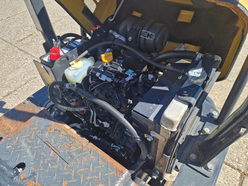 Dumper Yanmar C12R-B 3-zijdig kiepend: picture 6