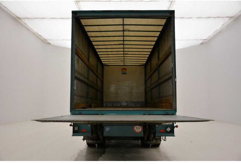 Mercedes-Benz Atego 1823 - damaged engine* - Curtainsider truck: picture 5 Mercedes-Benz Atego 1823 - damaged engine* - Curtainsider truck: picture 5