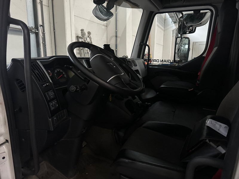 Renault D240 - Box truck: picture 5 Renault D240 - Box truck: picture 5