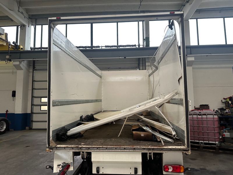 Renault D240 - Box truck: picture 4 Renault D240 - Box truck: picture 4