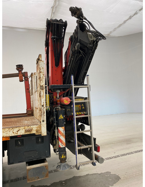Dropside/ Flatbed truck, Crane truck Renault Kerax 430 DXi - 8x4: picture 13